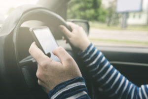 How the Law Offices of Jay S. Knispel Personal Injury Lawyers Can Help After a Distracted Driving Accident in Queens, NY